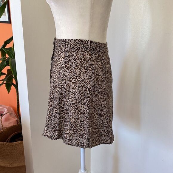 ASOS DESIGN button front mini skirt in leopard print Size 4 - Picture 5 of 10
